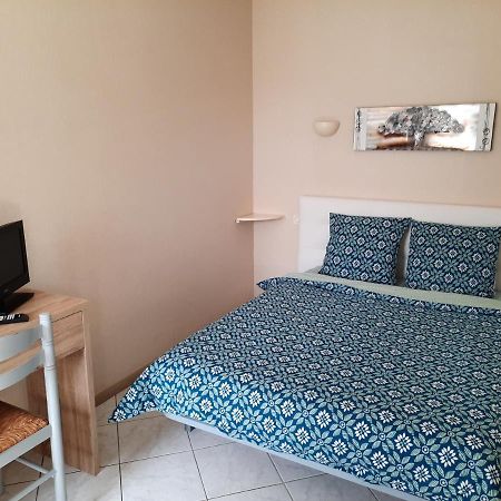La Veronniere Hotel Entrammes Bagian luar foto