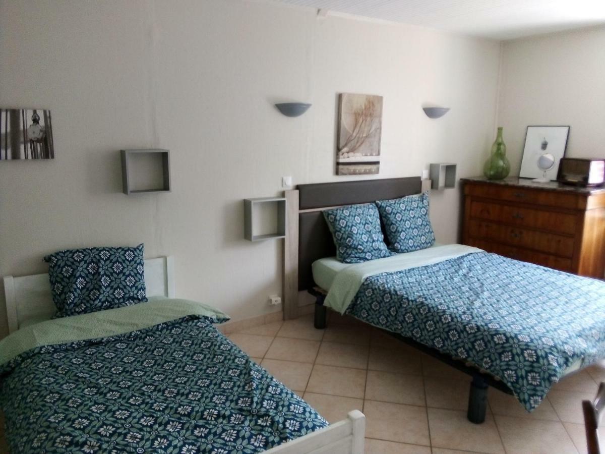 La Veronniere Hotel Entrammes Bagian luar foto