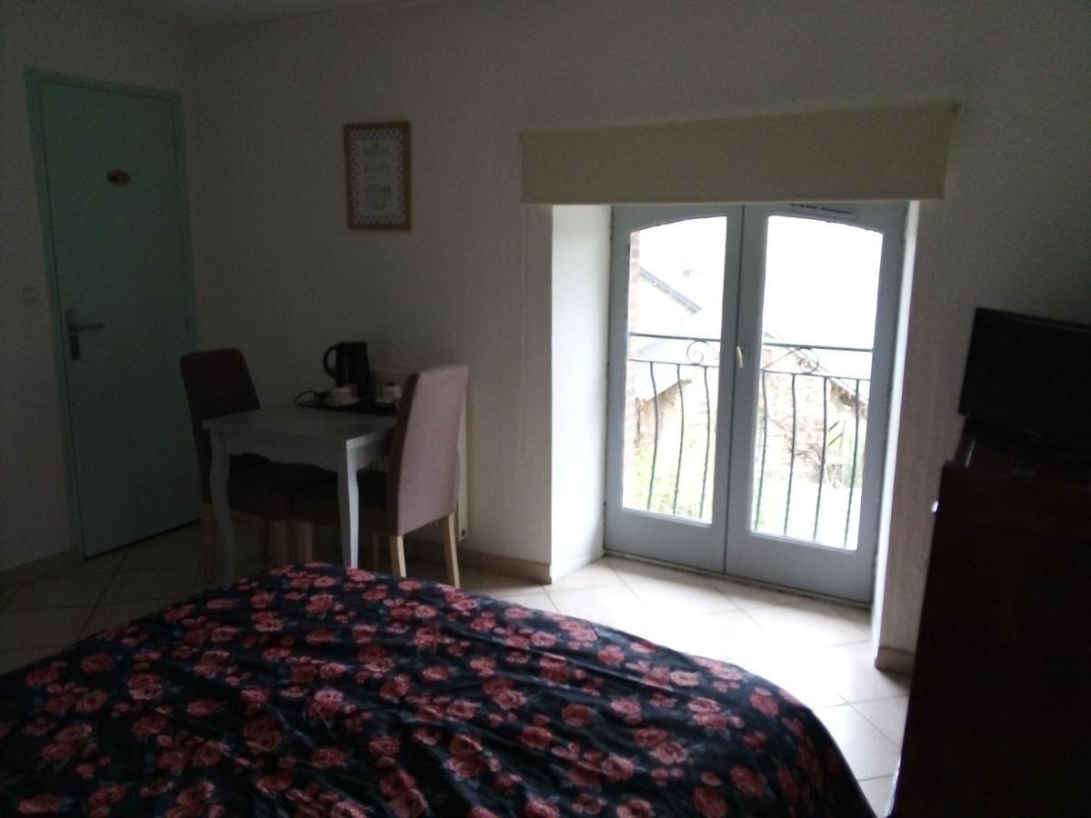 La Veronniere Hotel Entrammes Bagian luar foto