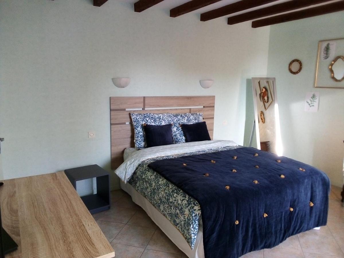 La Veronniere Hotel Entrammes Bagian luar foto