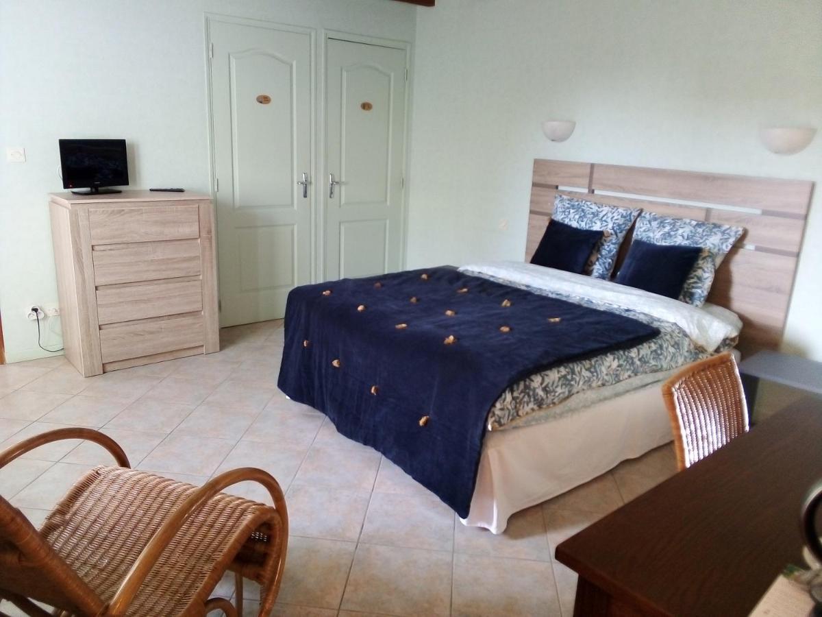 La Veronniere Hotel Entrammes Bagian luar foto