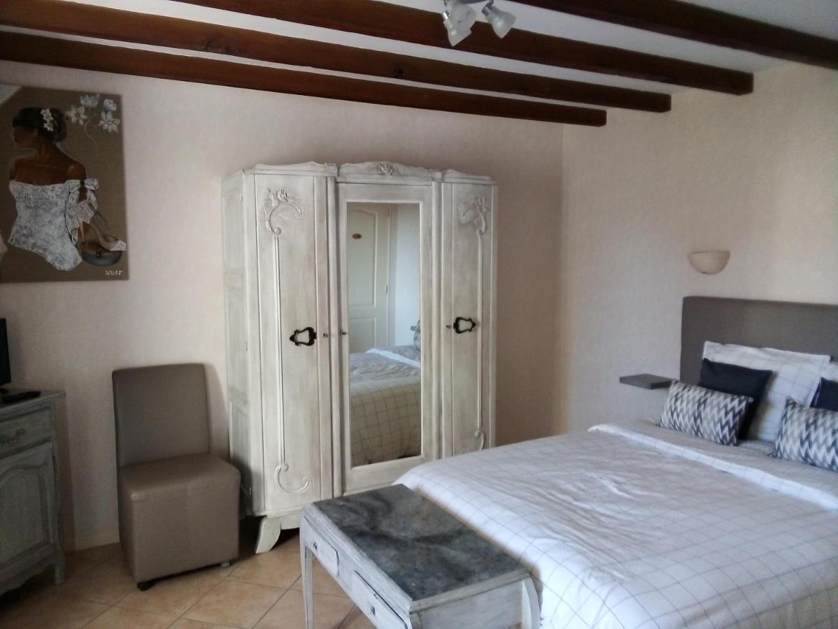 La Veronniere Hotel Entrammes Bagian luar foto