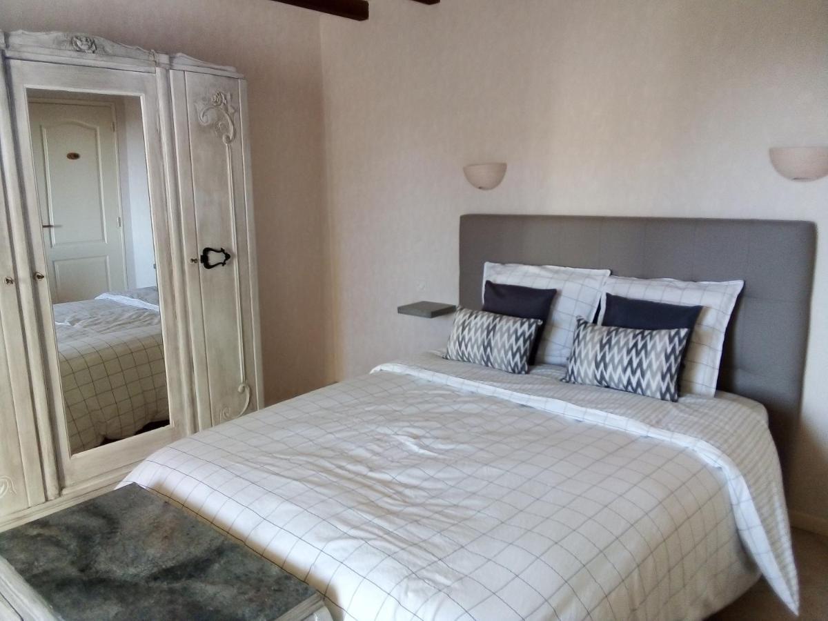 La Veronniere Hotel Entrammes Bagian luar foto