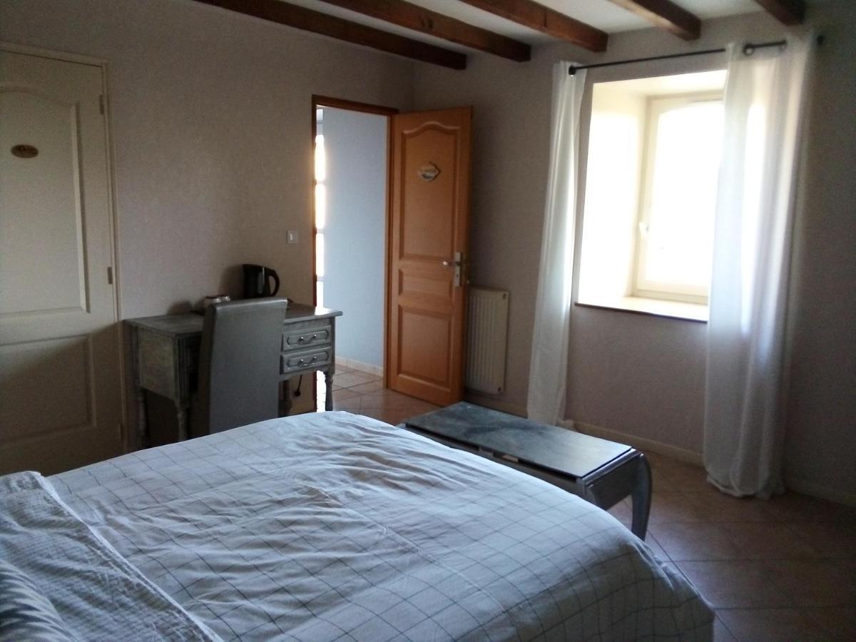 La Veronniere Hotel Entrammes Bagian luar foto